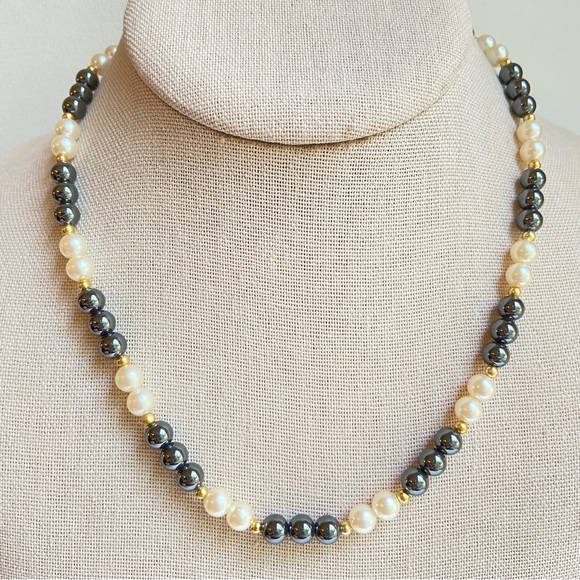 Hematite beads and faux pearl necklace with goldtone spacers and barrel clasp - Picture 1 of 7